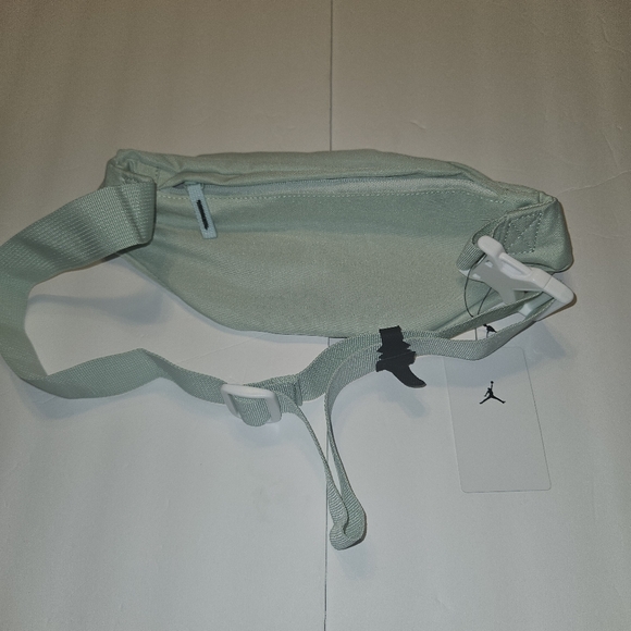 Nike Jordan Crossbody Waist Bag/Hip Pack Unisex Small (Pistachio Frost) - Picture 12 of 12